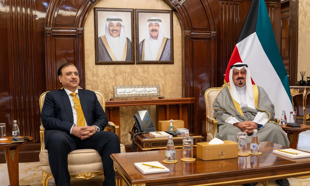 رئيس الوزراء يلتقي بمستشار الأمن الباكستاني