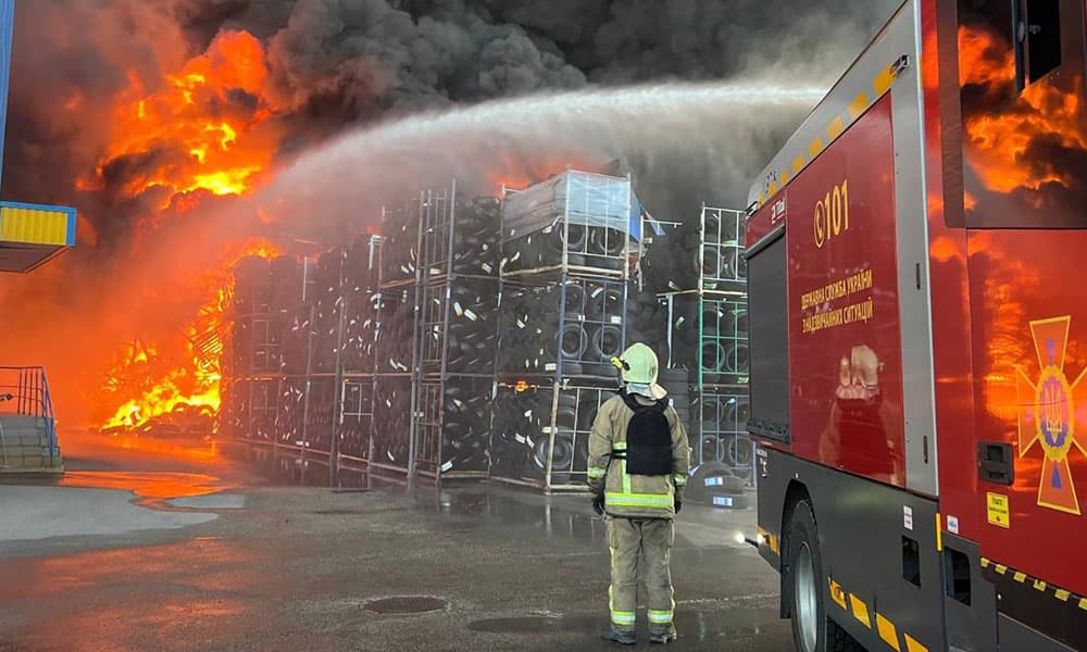 Russian strike causes 37 deaths in Kyiv warehouse
