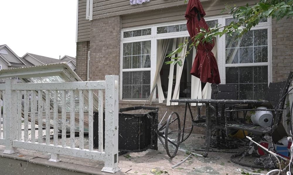 Storms cause fatalities and power outages in US