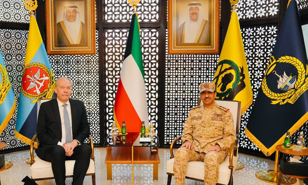 Army Chief discusses cooperation with Finnish official
