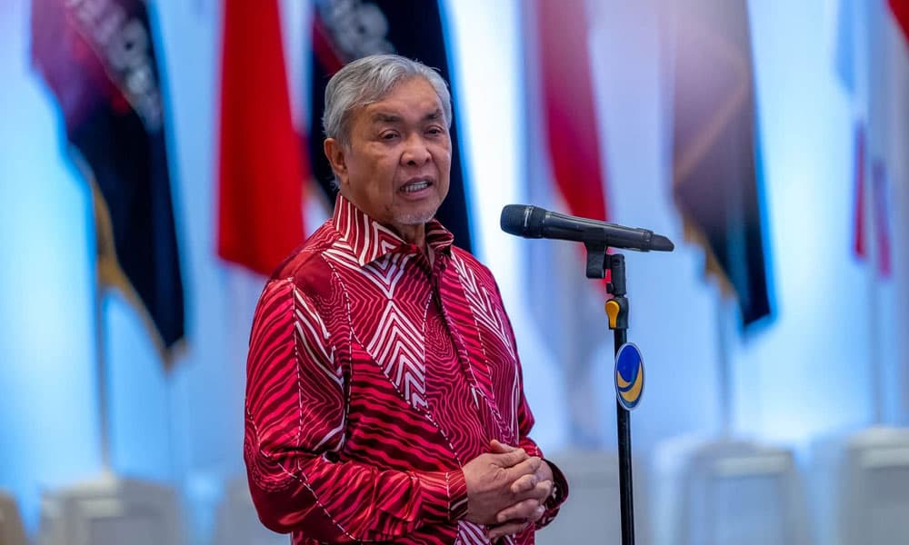 Malaysia Urges Worldwide Support for Holy Mosques