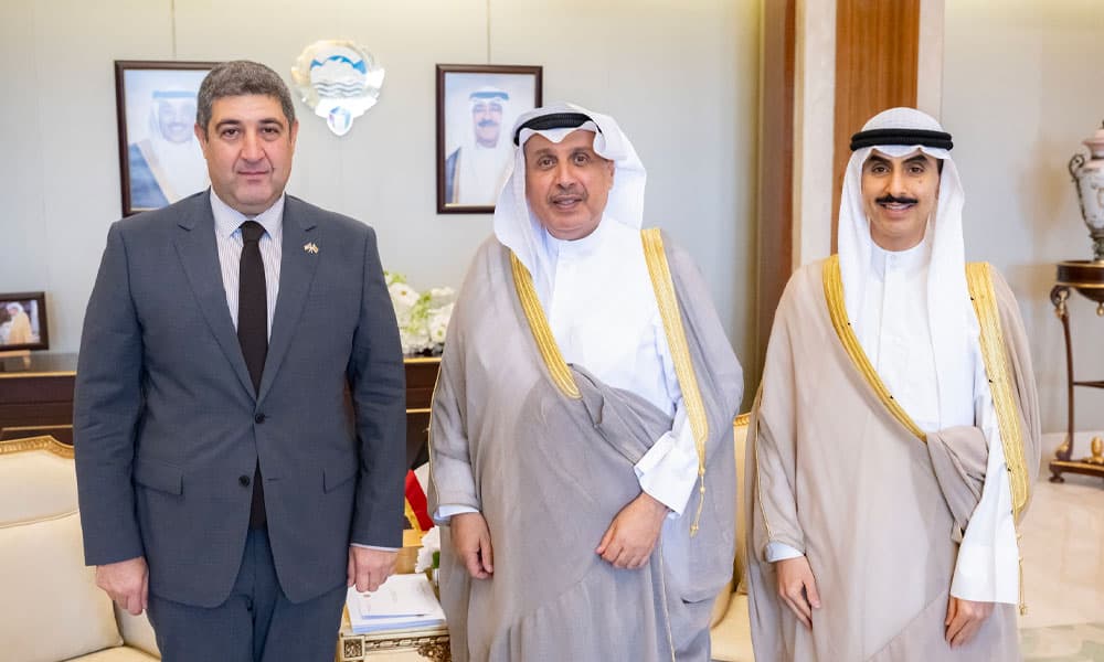 Kuwait officials meet Armenian ambassador
