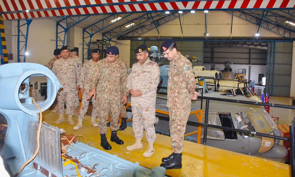 Kuwaiti Army Delegation Visits Pakistan