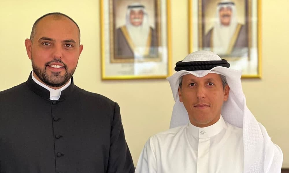 وزير الأوقاف يروج للتسامح في الكويت