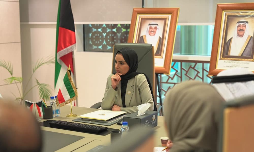 وزيرة الشؤون تناقش مع جامعة الخليج ملاحظات اختبار الوظائف