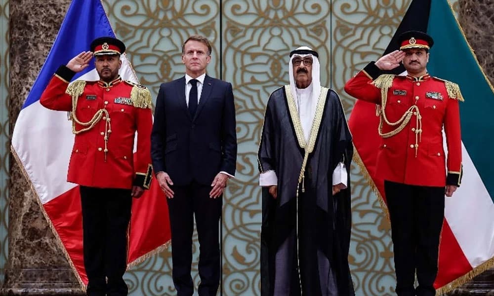 أمير الكويت والرئيس الفرنسي يترأسان اجتماع رسمي