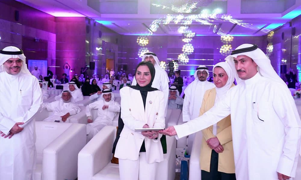 وزيرة الشؤون تطلق ميثاق الوفاء للمسنين