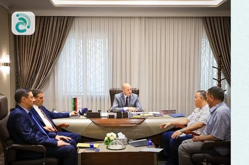 وزير الدولة يناقش دعم أسر الشهداء