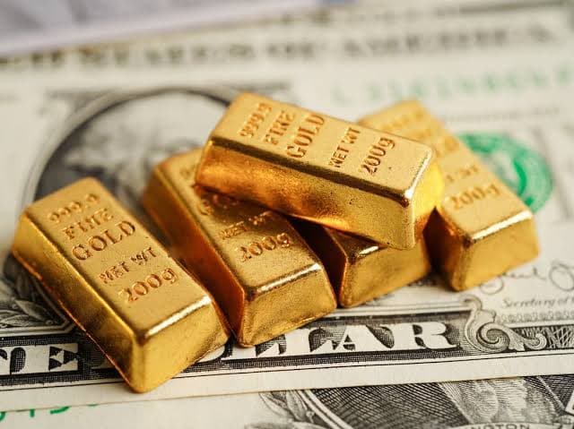 Gold dips ahead of U.S. inflation reports