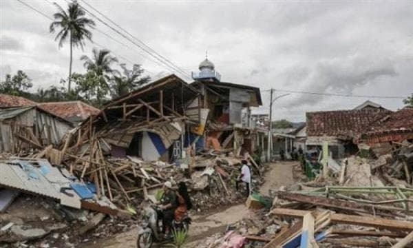 Indonesia halts flights after earthquake killing 38