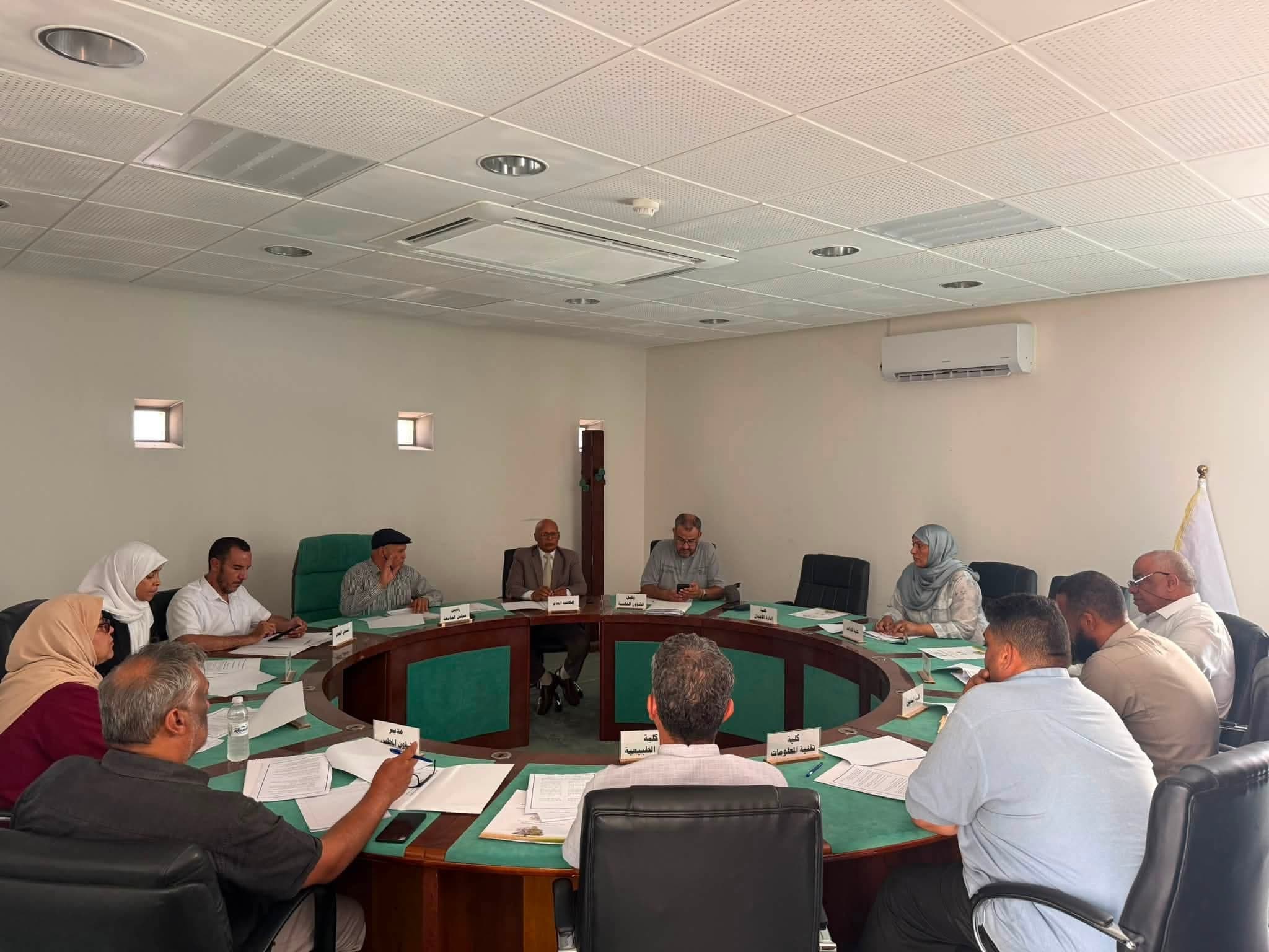 مجلس جامعة الجفرة يناقش استعداد الكليات للعام الجديد