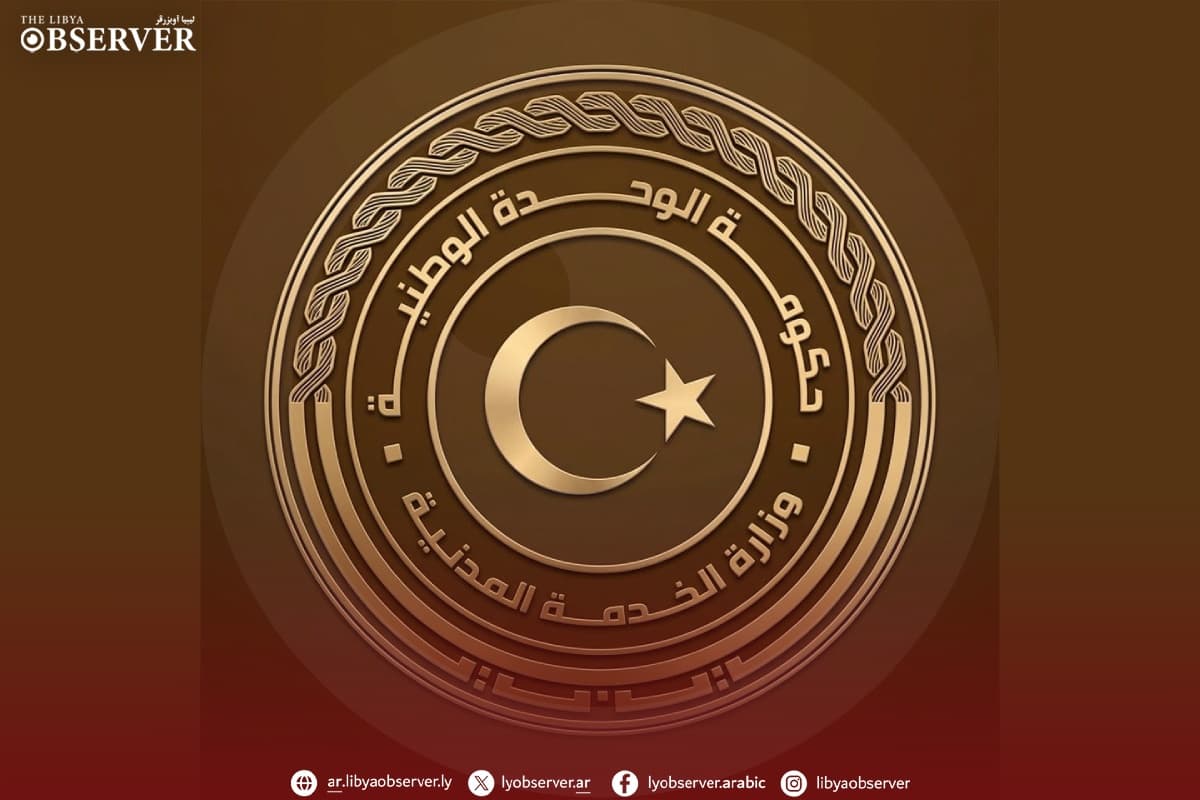 وزير الخدمة المدنية يناقش مع مدير المكتب سير العمل