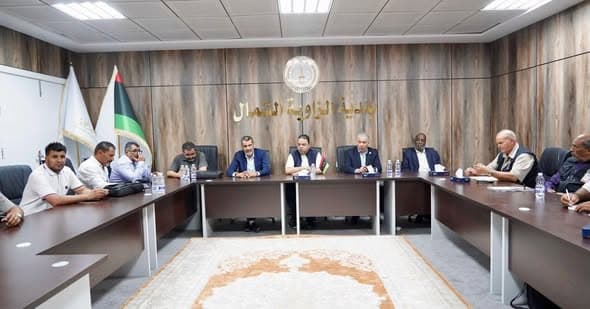 العابد يناقش احتياجات الزاوية مع البلدية