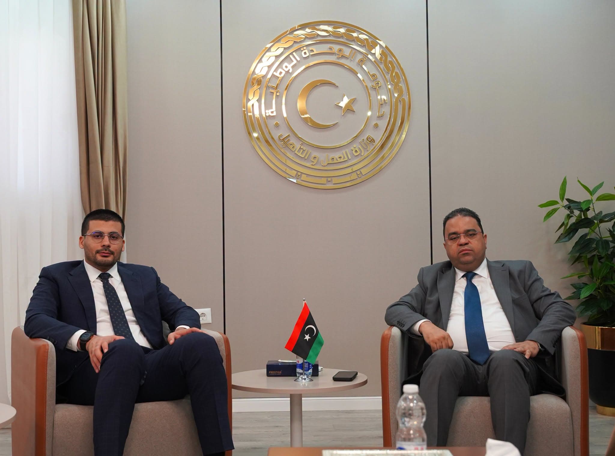 وزير العمل يبحث مع وزير الشباب برامج تدريب الشباب