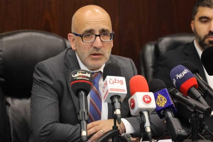 وزير المالية يتوقع دفع نصف الرواتب فقط
