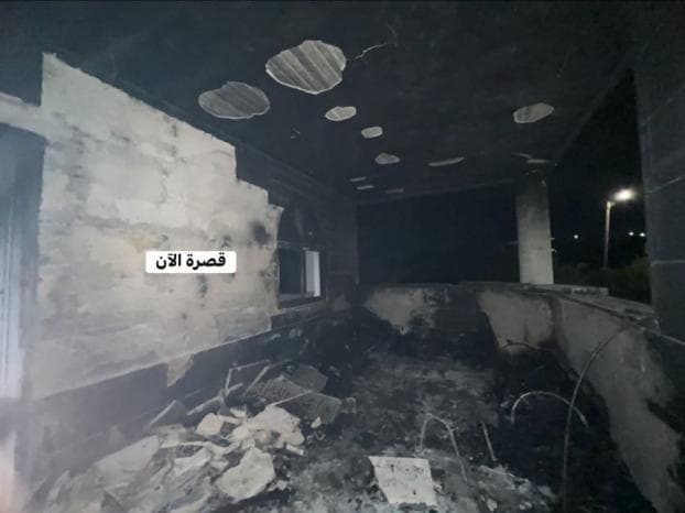 مستوطنون يحرقون مسجديْن ويخطون شعارات