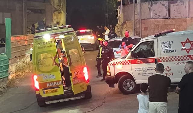 قتيل عربي ثامن برصاص الشرطة في إسرائيل هذا العام وإصابة امرأة في جريمة في الرملة