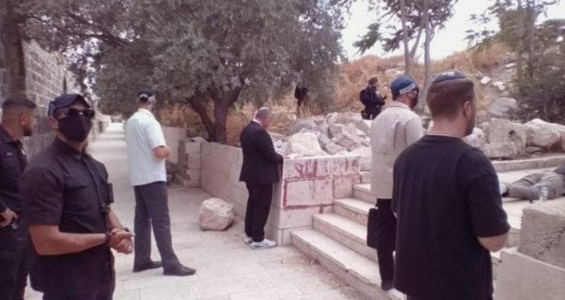 بن غفير يقتحم الأقصى ويؤدي صلوات تلمودية