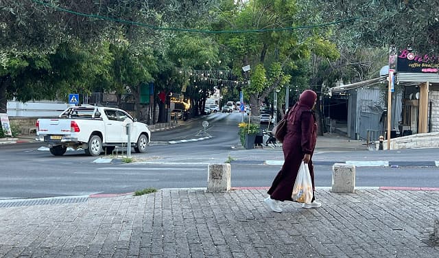 استطلاع: 8 مقاعد لقائمة ثلاثية وخمسة من الإسرائيليين يفكرون في الهجرة