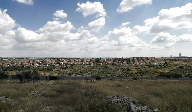 Occupation seizes land to connect settlements