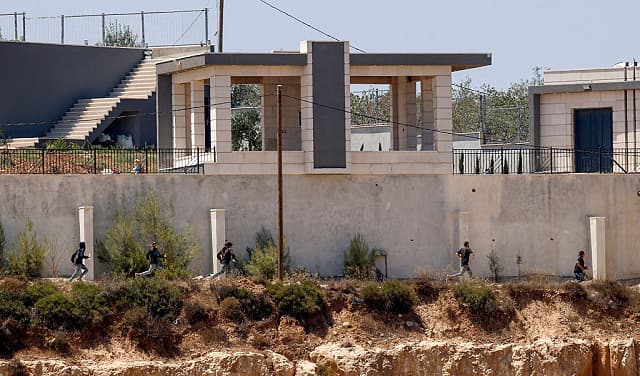 Settlers Siege Homes in Qusra for 13th Day