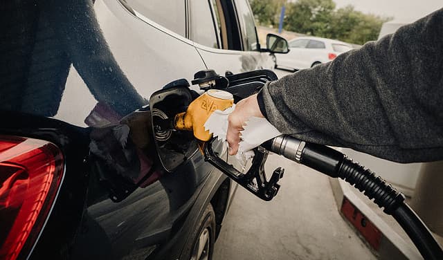 Fuel prices to fall below 8 shekels