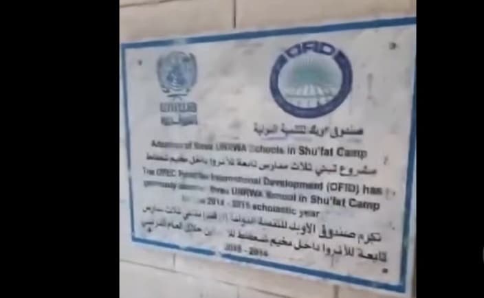 Occupation replaces UNRWA signs in Shuafat