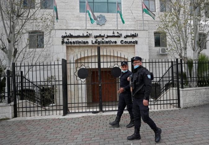 Palestinian Survey Finds Election Doubts and Economic Concerns