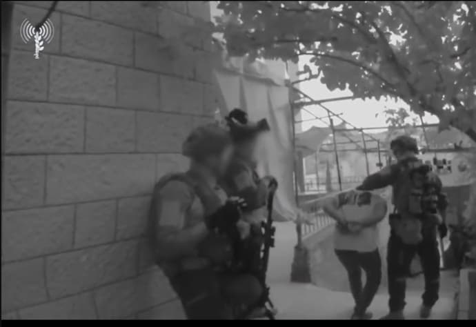 Occupation forces detain five in Jenin