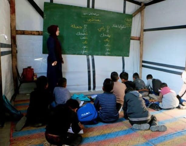 دول عربية وفلسطينيون يغيرون نظام التعليم بغزة