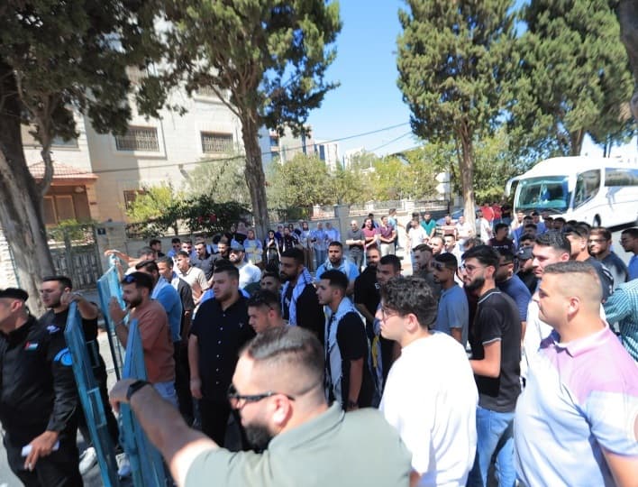 An-Najah students call for fund transfer and registration