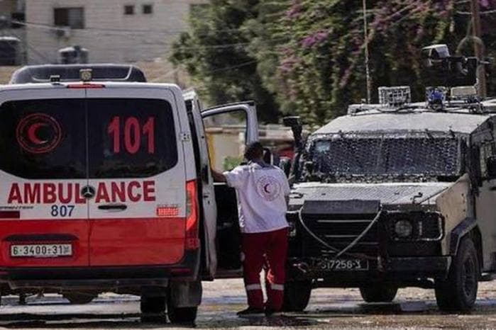 Young man injured and detained in Sinjil raid