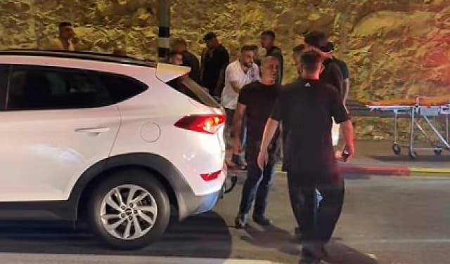 جنينياً يقتل برصاص قرب عناتا