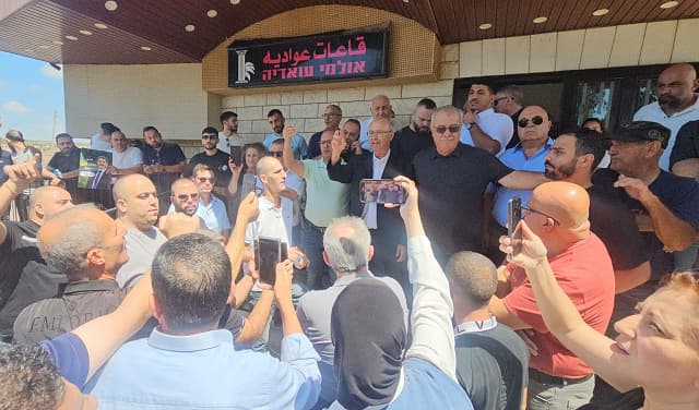 جعفر فرح يصر على منصبه ويشدد على أزمة الجبهة