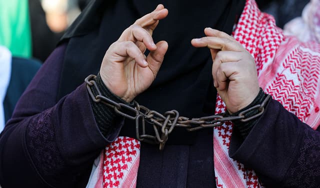الأسيرة دانا جودة تلد في الأسر
