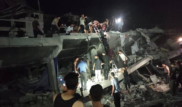 Gaza building collapse kills 16, 100 missing