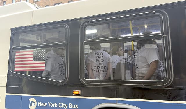 Survey: Majority of US Jews back Democrats