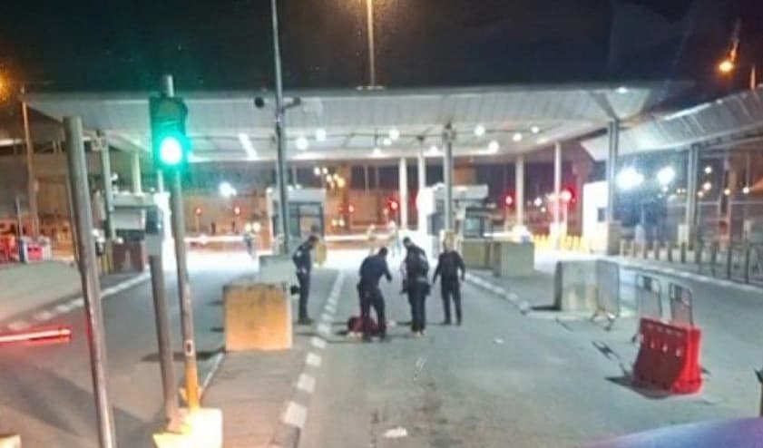 Elderly woman wounded at Qalandia checkpoint