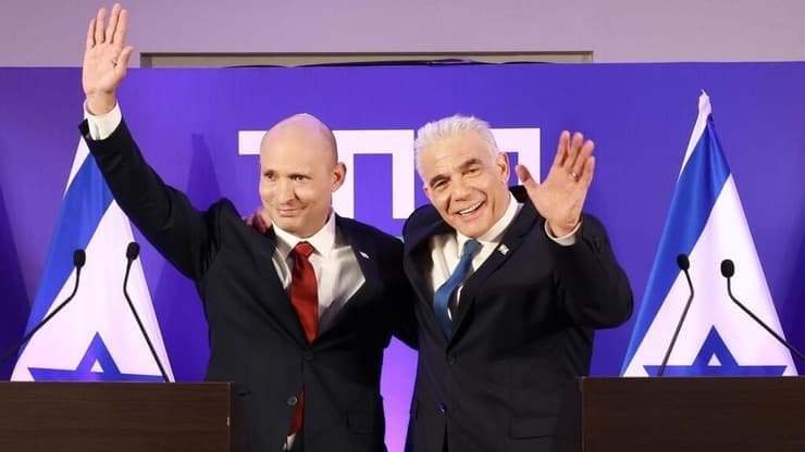 لابيد يكشف قائمة يش عتيد لانتخابات التحالف مع بينيت وسط استقالات