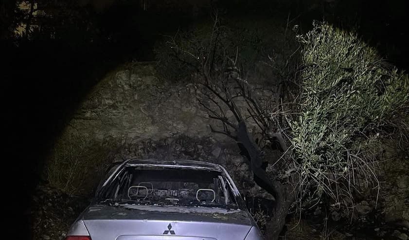 مستوطنون يهاجمون مسجد ومركبة في مخماس