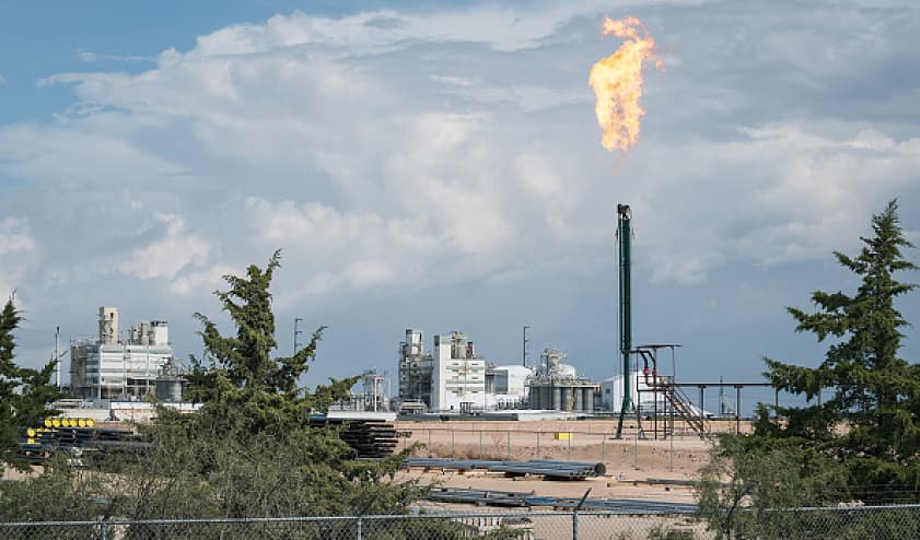 Oil reaches $110 as dollar falls