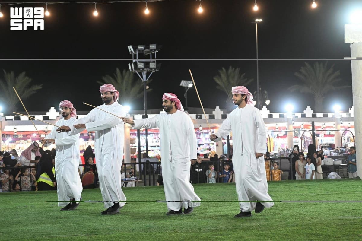 الفرقة العمانية تقدم عروضاً تراثية في مهرجان رفحاء للتسوق والترفيه