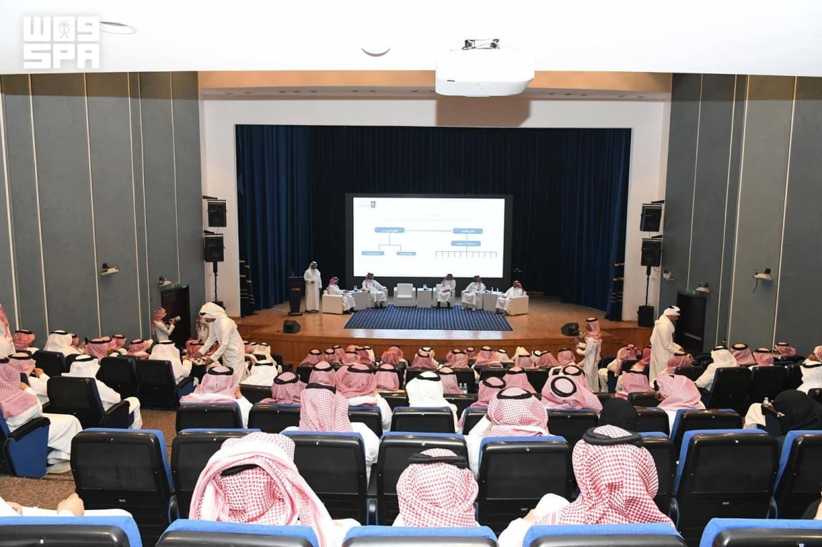لقاء استثماري في غرفة أبها يستعرض مستهدفات أمانة عسير في التخصيص والاستثمار وجودة الخدمات
