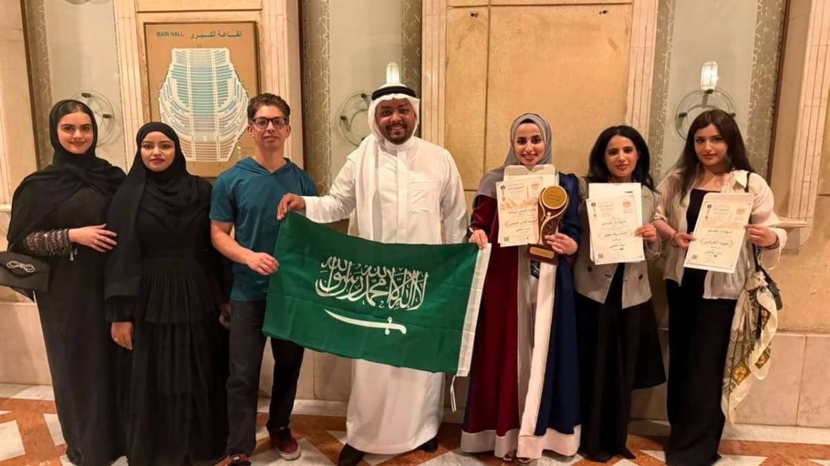 جوقة المسرح تتوج في الفنون العربية