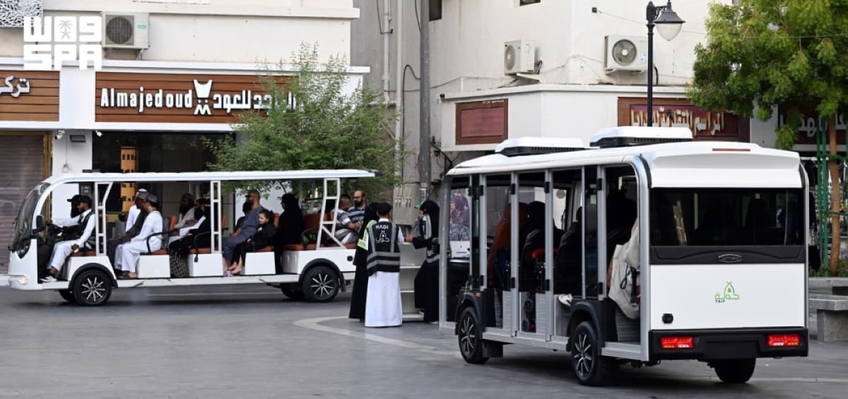 نظام النقل العام يوفر خيارات مريحة للزوار