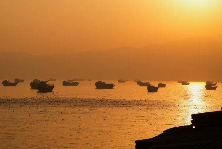Decrease in Strait of Hormuz traffic