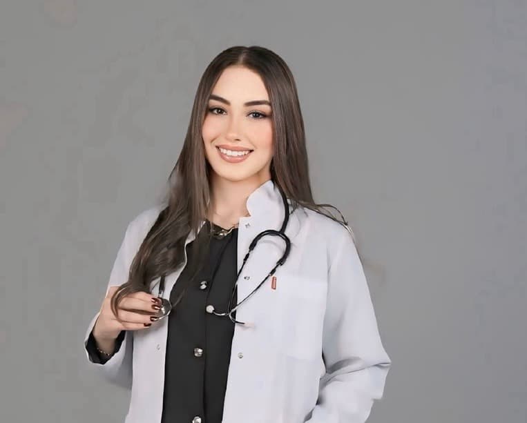 مبارك التخرج لرئام نبيل الحباشنة بتقدير امتياز في تخصص التمريض