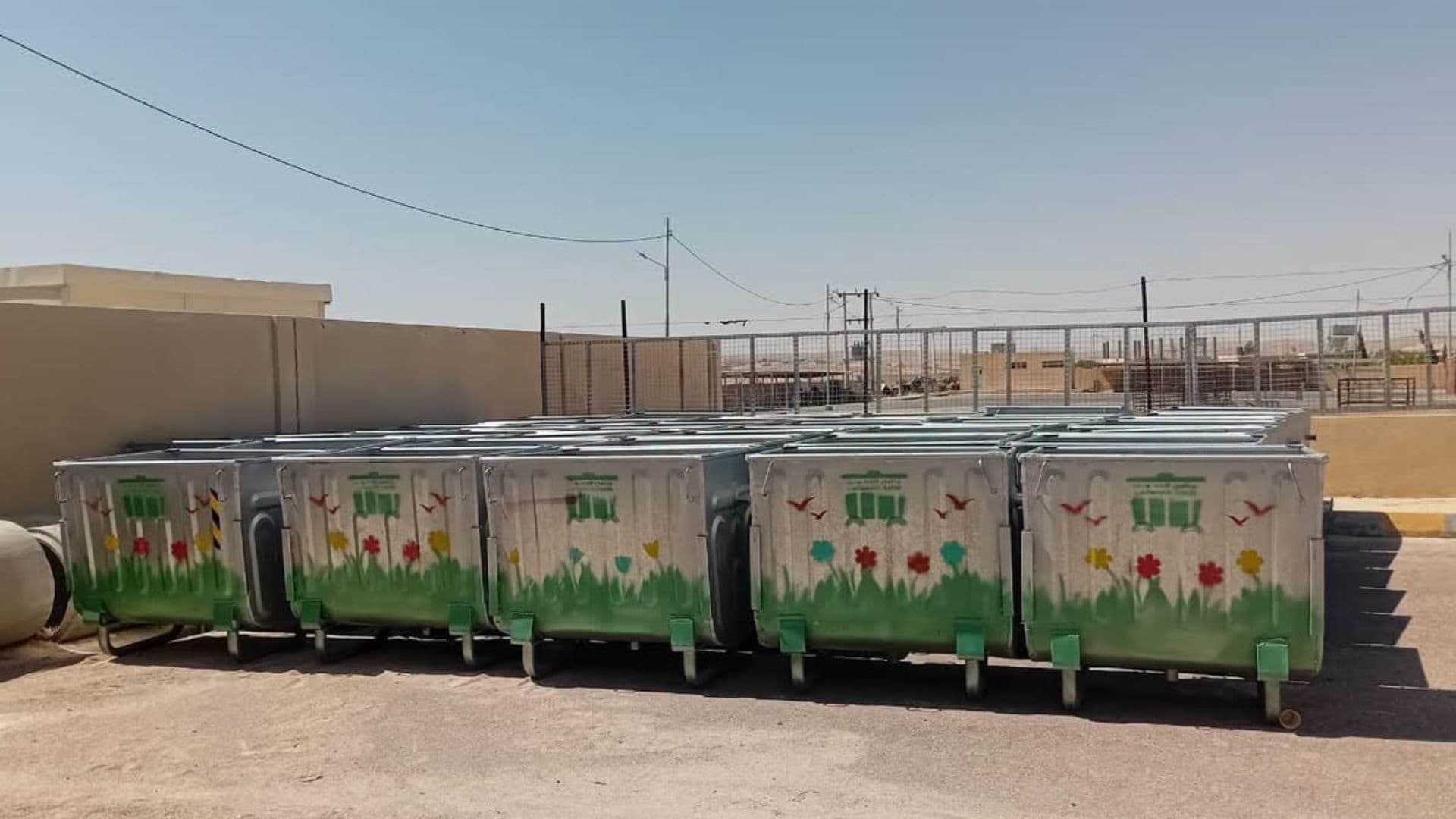 Environment Ministry distributes metal containers
