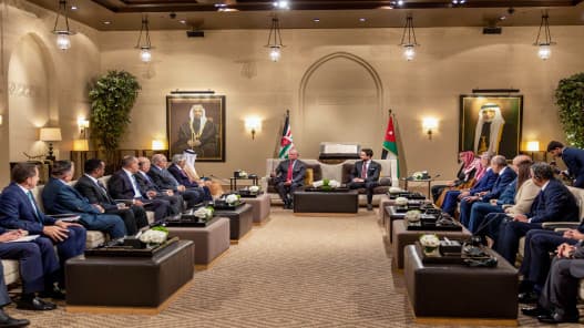 King Urges Unified Arab Response to Israeli Actions