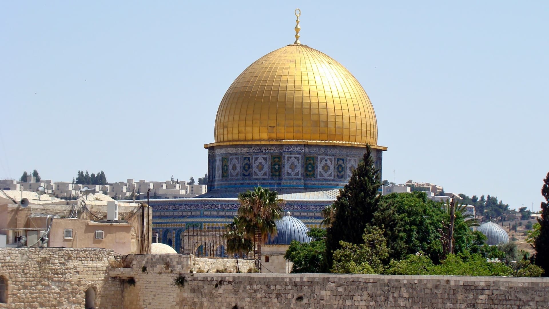 إسرائيل تمدد إبعاد مفتي القدس عن الأقصى